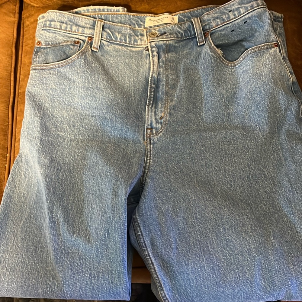Abercrombie and Fitch The 90’s Straight Ultra High Rise jeans